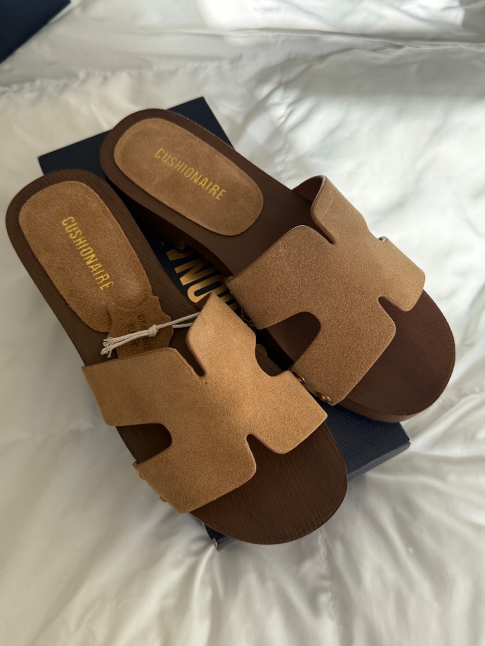 BRAND NEW Cushionaire Thai taupe Suede Slide Sandals size 7